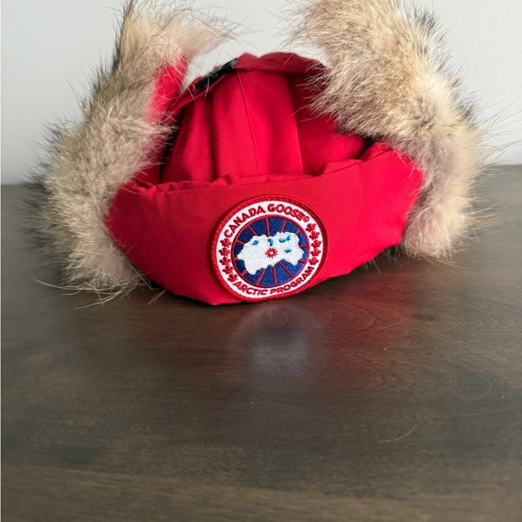 Canada Goose Kids Arctic Red Hat with Fur Trim - Picture 3 of 8